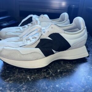 New Balance Women's 327 Shoes Size 9 White Gray Black